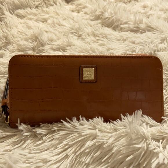 Saddle Tan Anne Klein Wristlet - NWOT - Picture 3 of 6